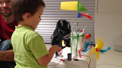 Motors, batteries, cables, foam, feathers, color paper… to build a personal totem pole.