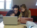 Emma helping Jim and Léo with Scratch